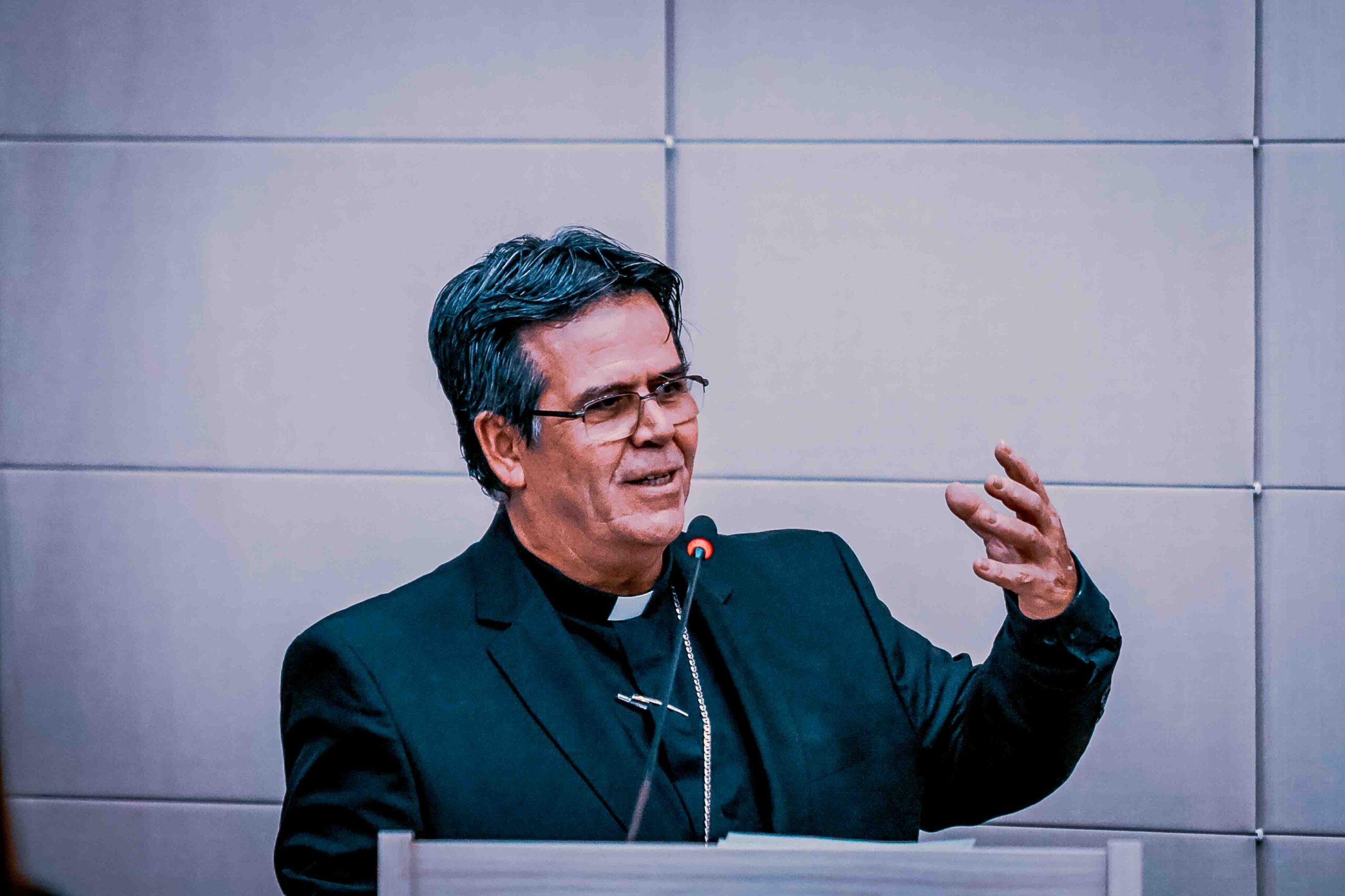 Dom Beto Breis recebeu título de Cidadão Honorário. Foto: Carlos Roberto. 