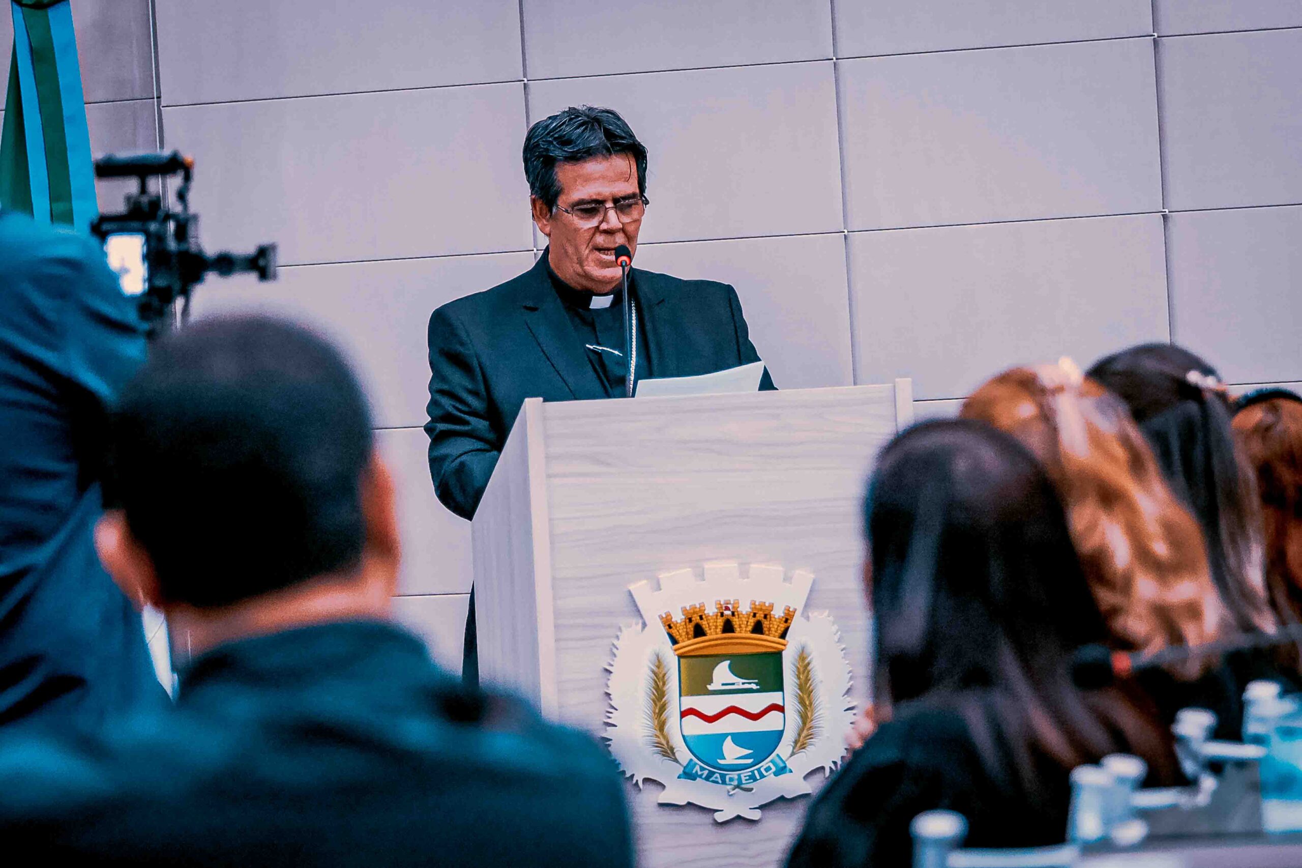 Dom Beto Breis recebeu título de Cidadão Honorário. Foto: Carlos Roberto. 