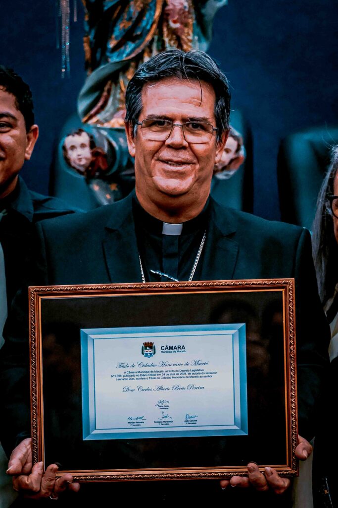 Dom Beto Breis recebeu título de Cidadão Honorário. Foto: Carlos Roberto.  