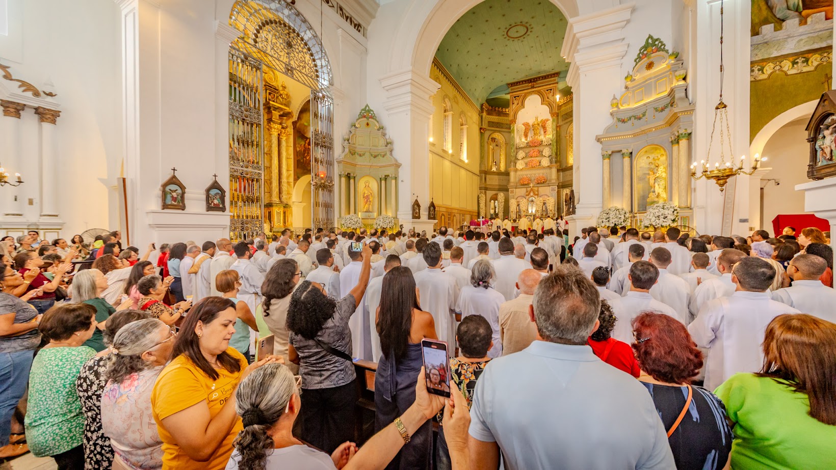 Missa foi celebrada pelo arcebispo emérito de Olinda e Recife, Dom Fernando Saburido. Foto: Carlos Wilker.