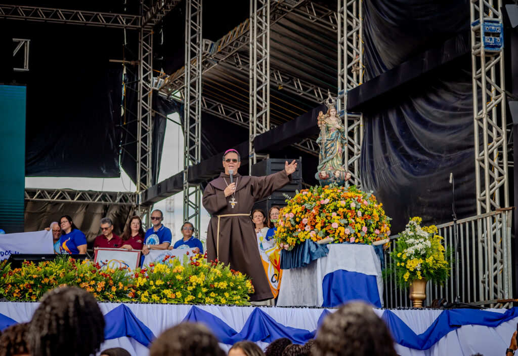 Dom Beto abriu a celebração. Foto: Carlos Wilker 