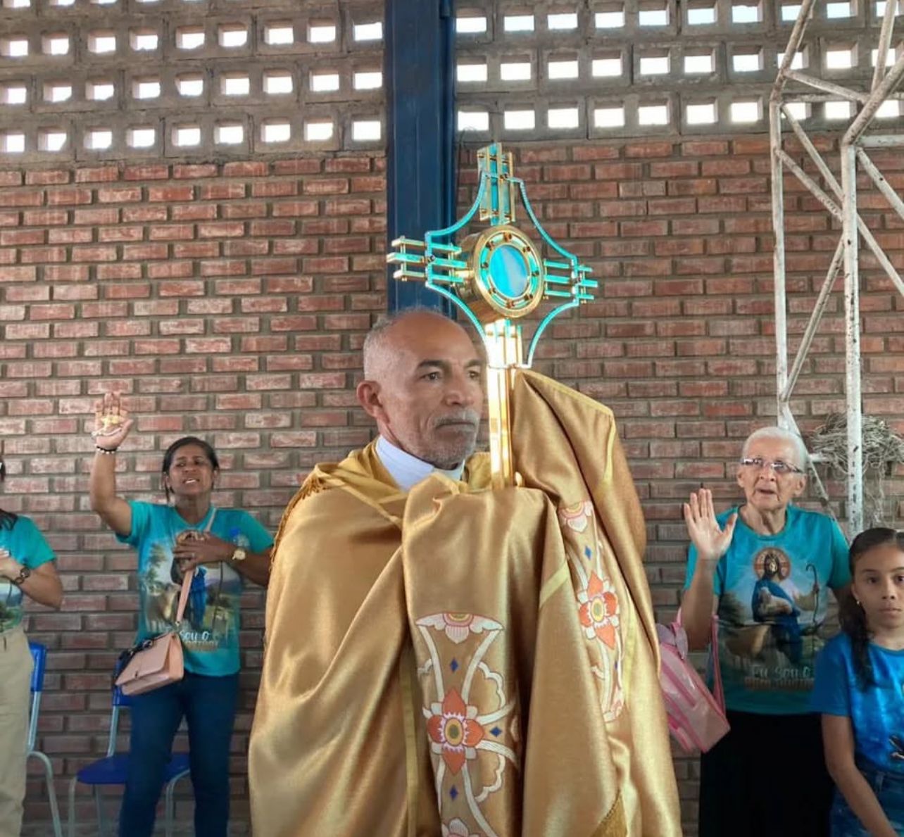 O encerramento será marcado pela Santa Missa, reunindo todos os presentes em um grande momento de gratidão e renovação da fé.