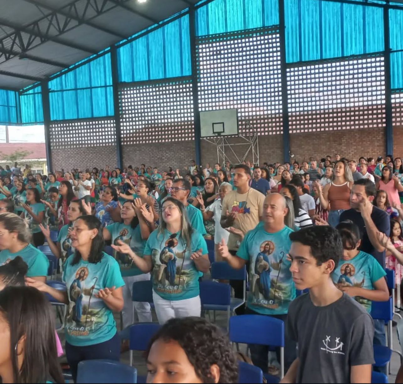 O encerramento será marcado pela Santa Missa, reunindo todos os presentes em um grande momento de gratidão e renovação da fé.