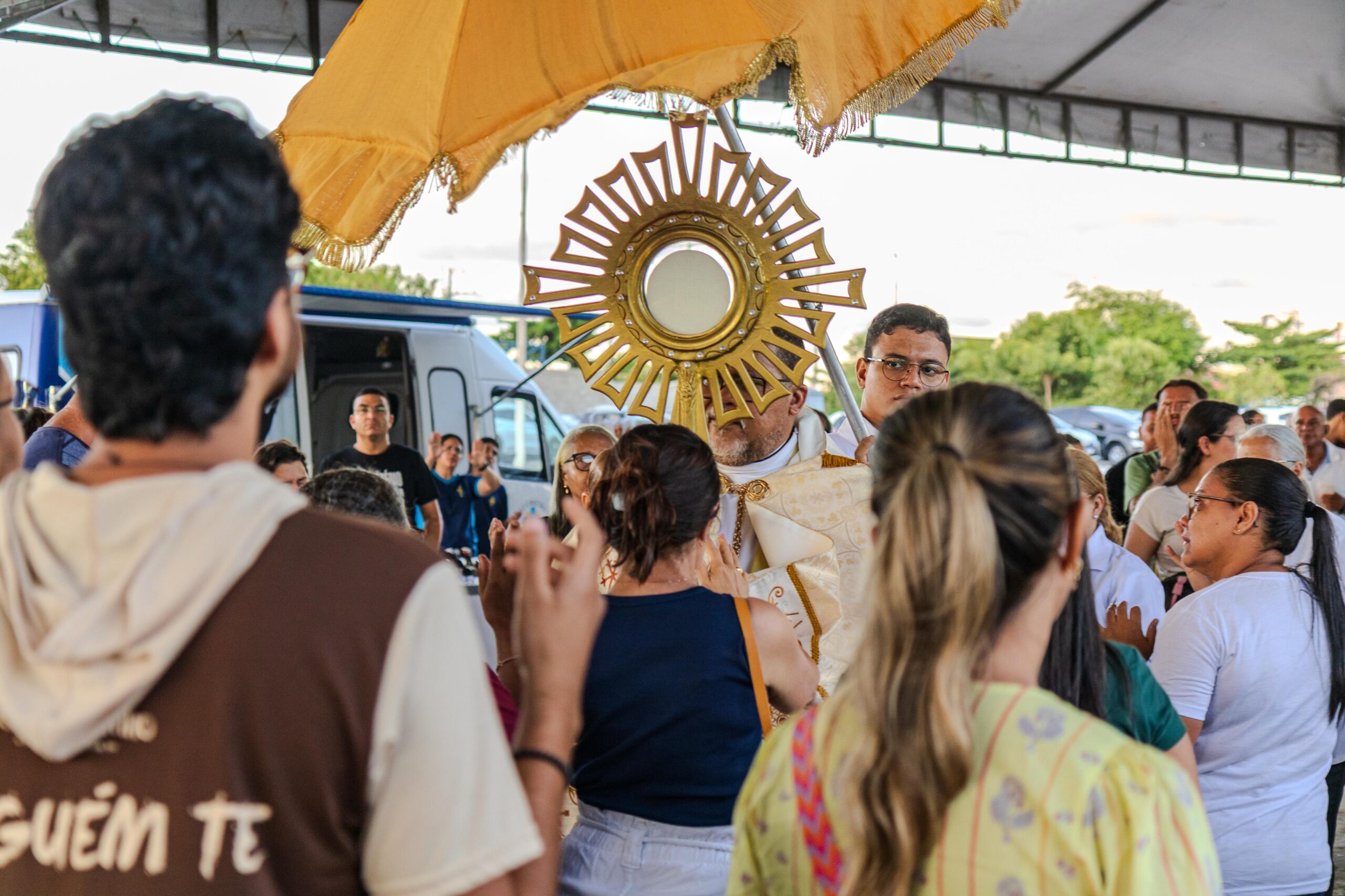 Centenas de fiéis compareceram à festa da Misericórdia, em Maceió. Foto: Rogério Teófilo Lins.