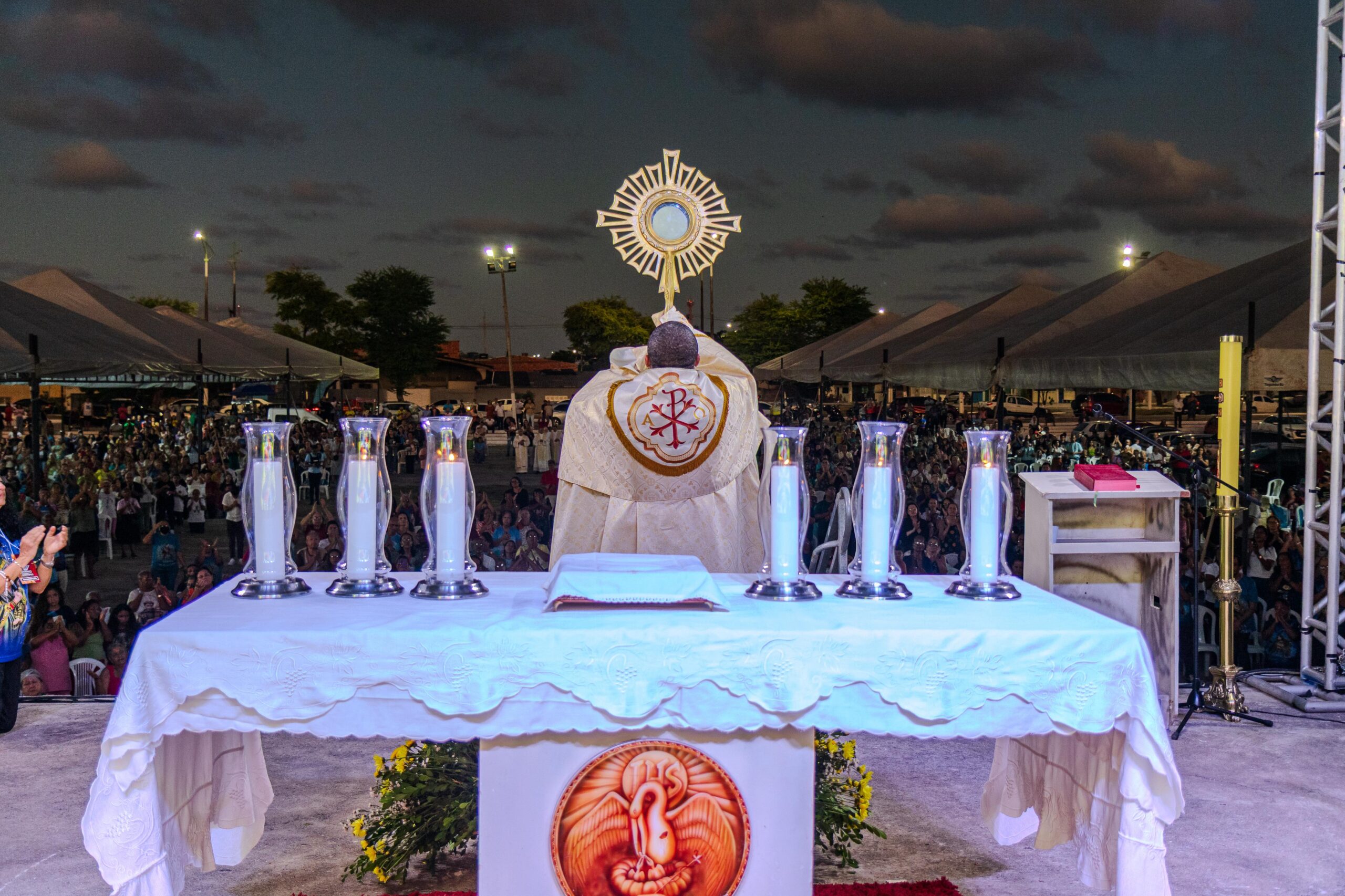 Centenas de fiéis compareceram à festa da Misericórdia, em Maceió. Foto: Rogério Teófilo Lins.