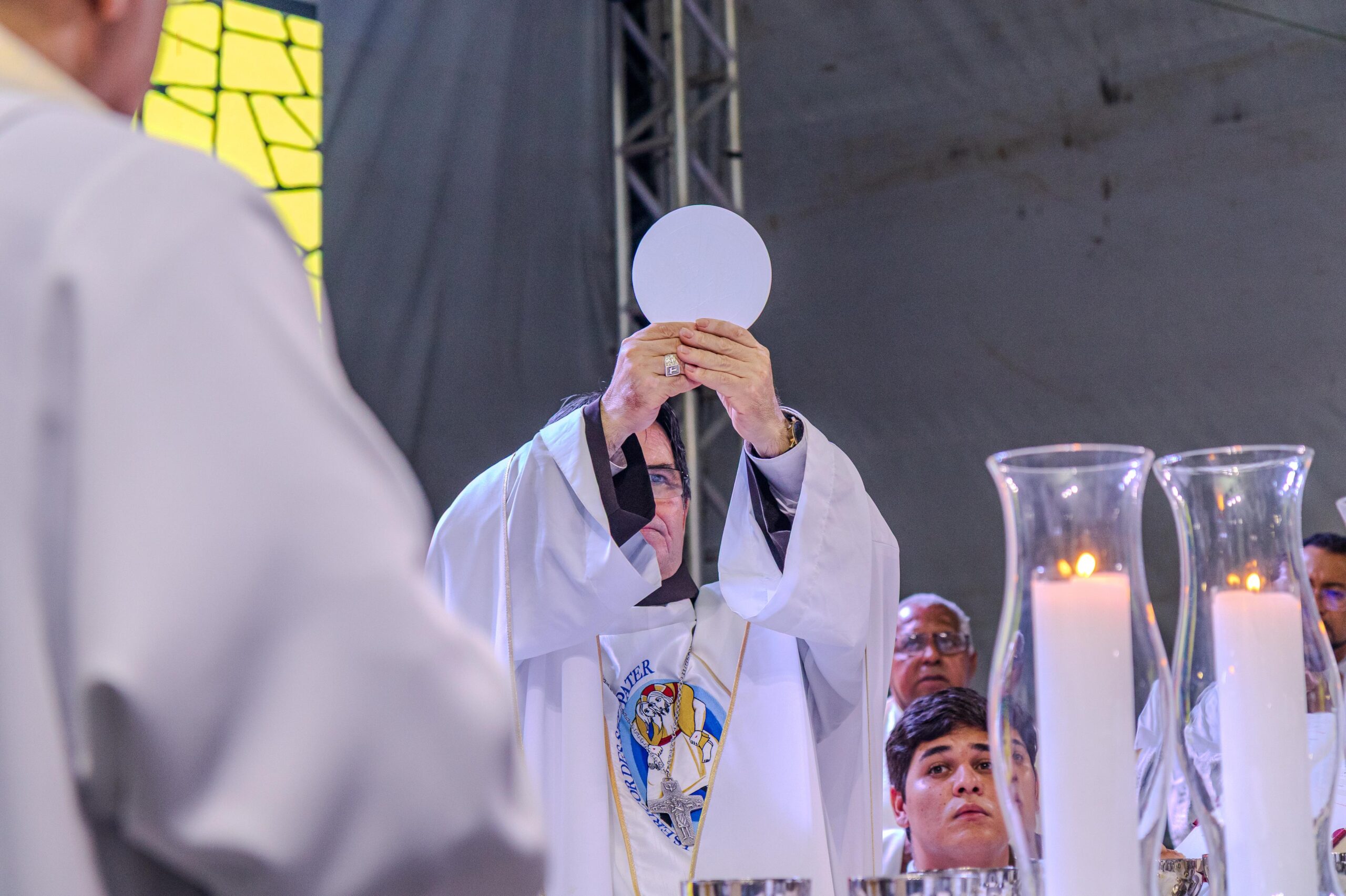 Centenas de fiéis compareceram à festa da Misericórdia, em Maceió. Foto: Rogério Teófilo Lins.