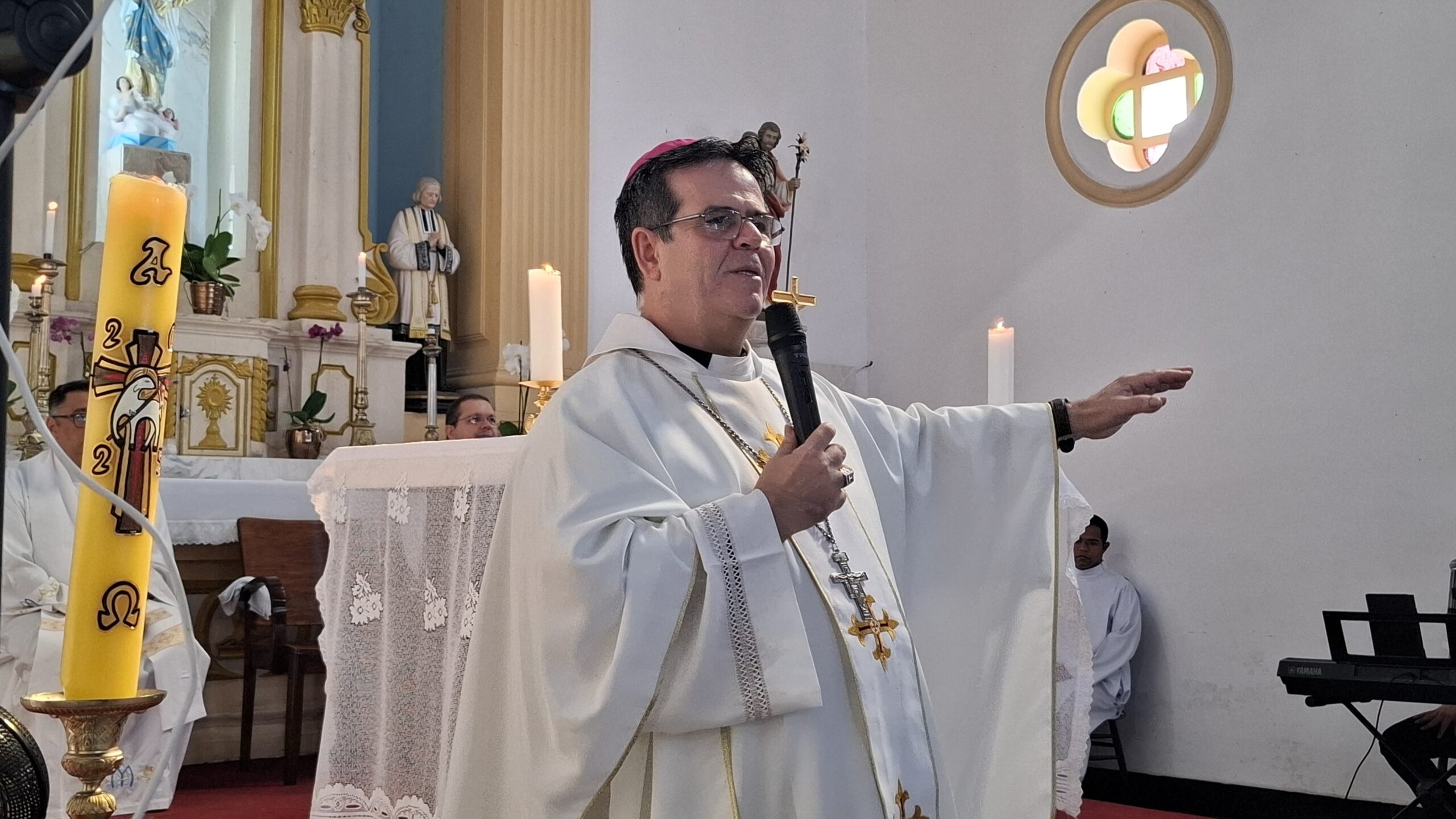 Santa Missa presidida por Dom Beto Breis. Suzana Lima.