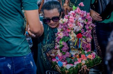 Maria de Fátima cumpre promessa há 17 anos. Fotos: Carlos Wilker.