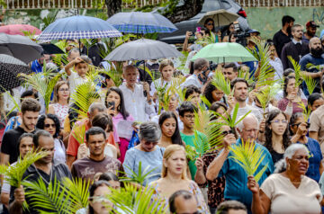 Procissão de Ramos levou fiéis às ruas e à Catedral Metropolitana de Maceió. Foto: Carlos Wilker.