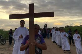 É um chamado à consciência sobre o que aconteceu há mais de dois mil anos, no dia em que Jesus foi crucificado. Foto: Myck Weverton.