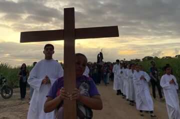 É um chamado à consciência sobre o que aconteceu há mais de dois mil anos, no dia em que Jesus foi crucificado. Foto: Myck Weverton.