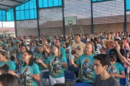 O encerramento será marcado pela Santa Missa, reunindo todos os presentes em um grande momento de gratidão e renovação da fé.