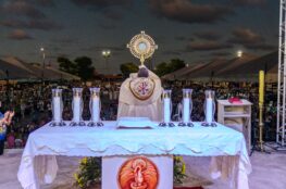 Centenas de fiéis compareceram à festa da Misericórdia, em Maceió. Foto: Rogério Teófilo Lins.